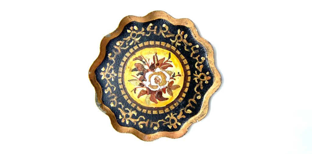 Black Plate with&nbsp;Rose